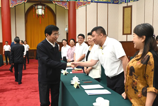 全国政协委员韩丹参加十四届全国政协第二十一次双周协商座谈会 中共中央政治局常委、全国政协主席王沪宁主持